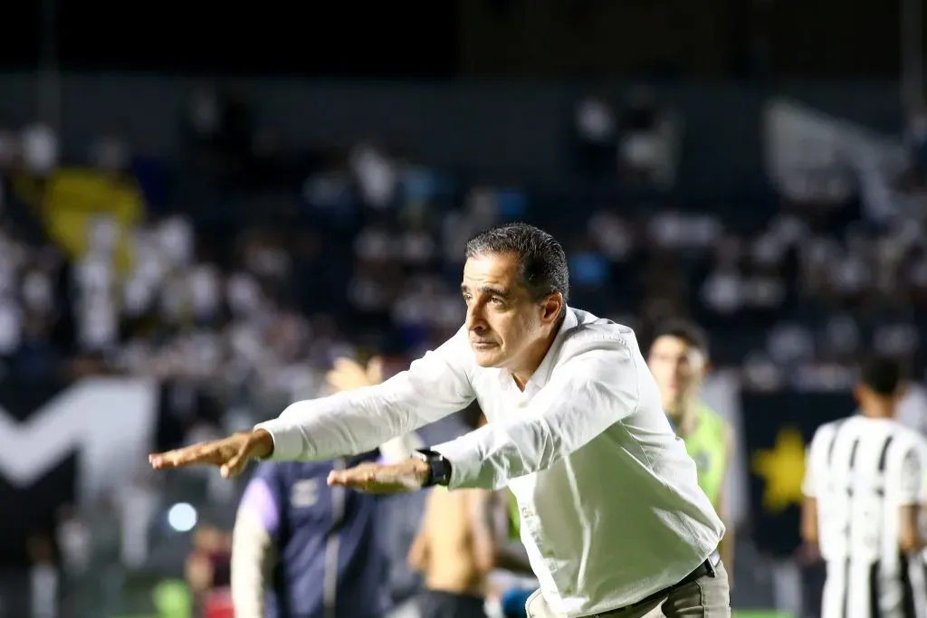 Paiva busca mais uma vitória em casa com o Botafogo. Foto: Mauricio De Souza/AGIF