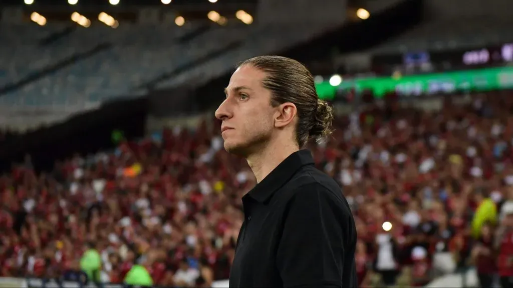 Filipe Luís no comando do Flamengo. Foto: Thiago Ribeiro/AGIF