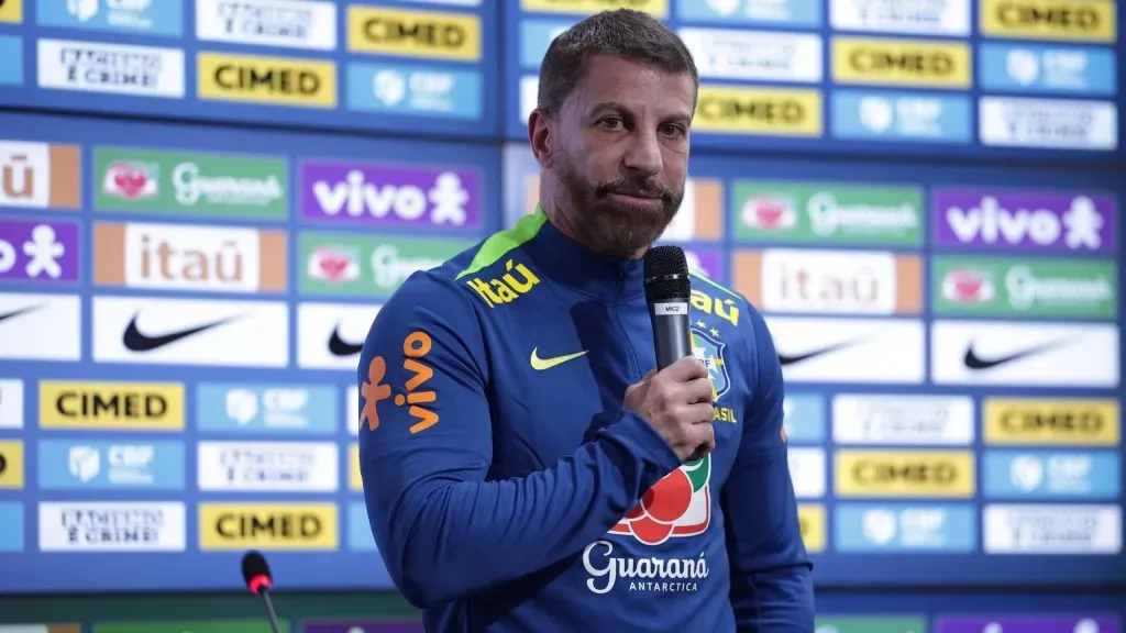 Pedrinho presidente do Vasco é apresentado como Chefe de Delegação da CBF durante em coletiva de imprensa antes do treino da equipe realizado no CT Joaquim Grava. Foto: Ettore Chiereguini/AGIF