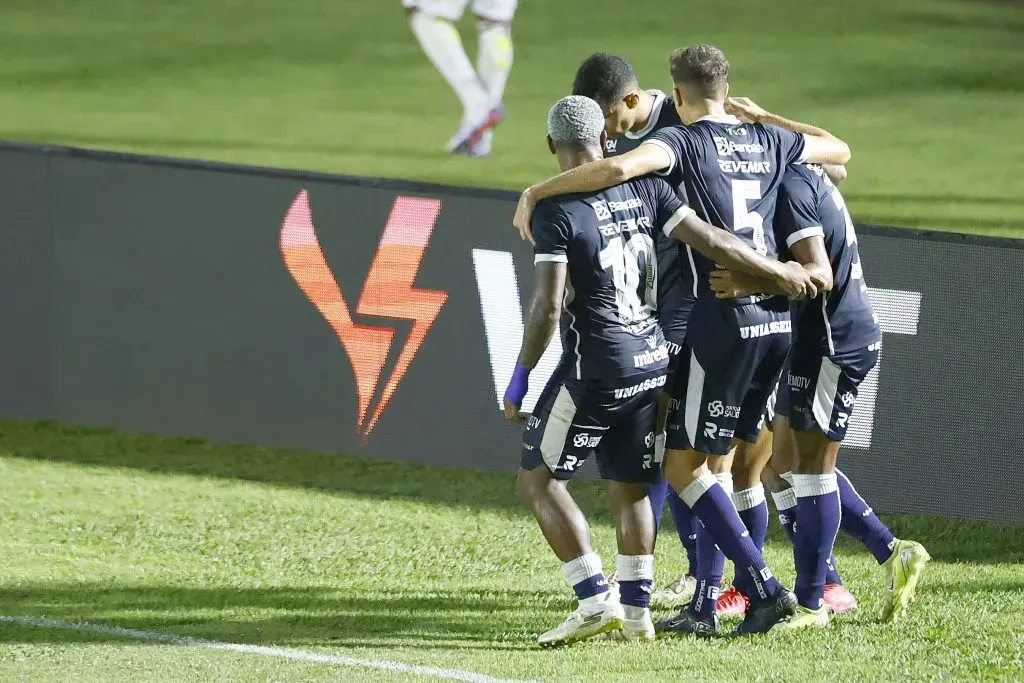 SP – RIBEIRAO PRETO – 17/04/2025 – BRASILEIRO B 2025, BOTAFOGO-SP X REMO – Pedro Rocha jogador do Remo comemora seu gol durante partida contra o Botafogo-SP no estadio Santa Cruz pelo campeonato Brasileiro B 2025. Foto: Thiago Calil/AGIF