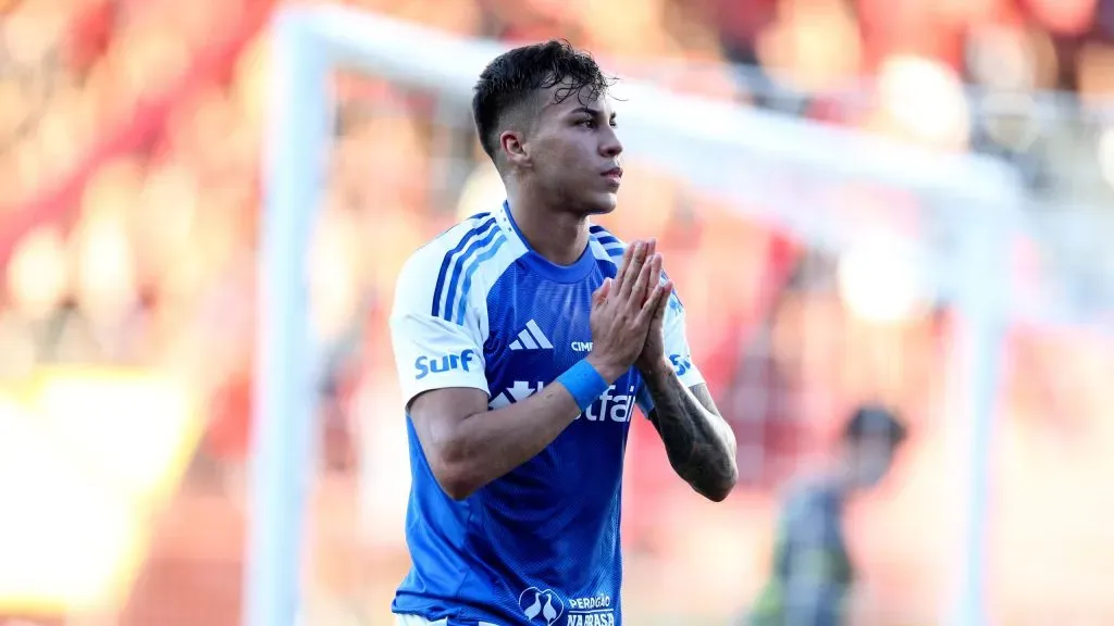 Kaio Jorge, atacante da Raposa. Foto: Marlon Costa/AGIF.