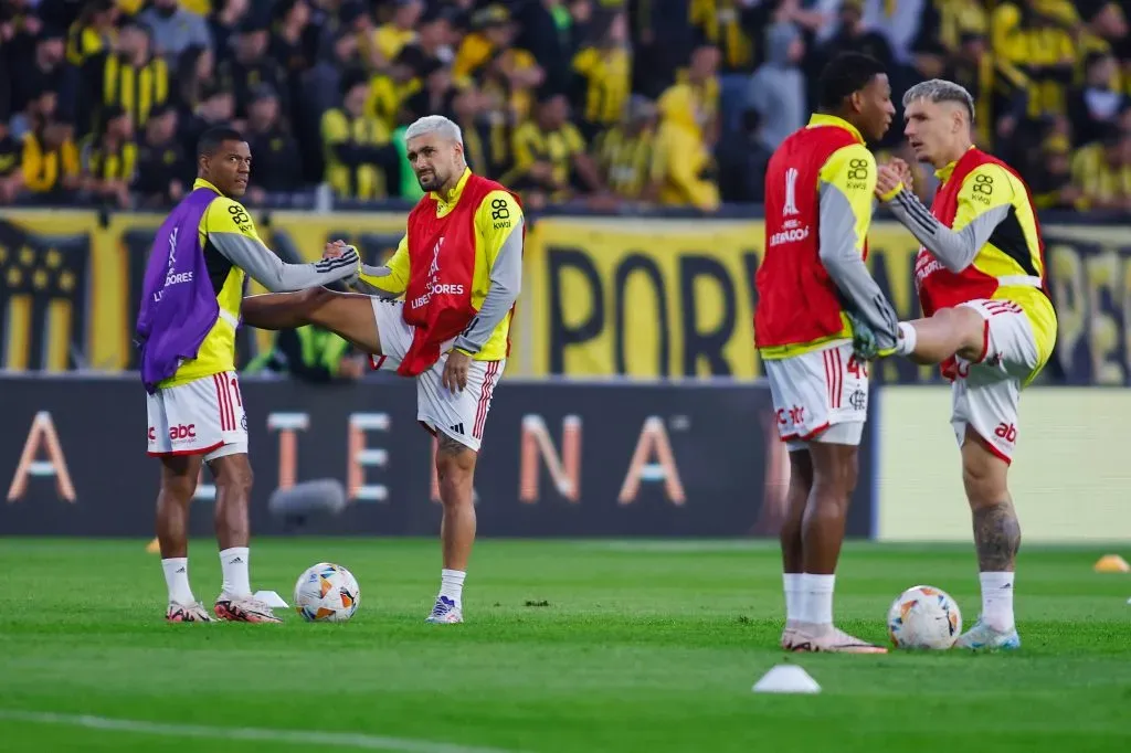 De la Cruz e Plata durante preparação de jogo do Flamengo pela Libeftadores