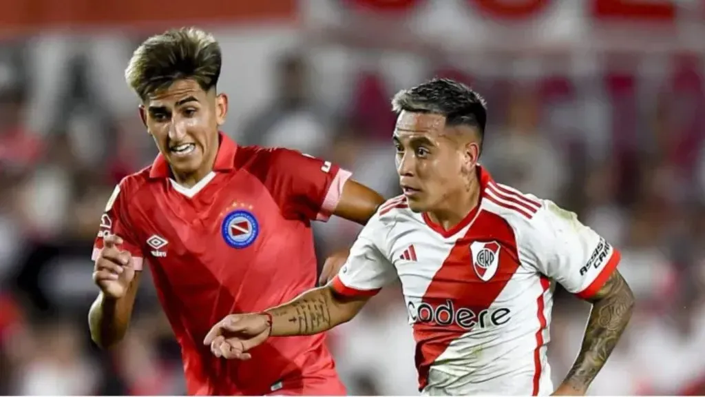 Alvo do Vasco, Alan Lescano em ação pelo Argentinos Jrs – Foto: Reprodução/Getty Images