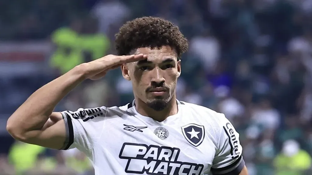 SP – SAO PAULO – 26/11/2024 – BRASILEIRO A 2024, PALMEIRAS X BOTAFOGO – Adryelson jogador do Botafogo comemora seu gol durante partida contra o Palmeiras no estadio Arena Allianz Parque pelo campeonato Brasileiro A 2024.