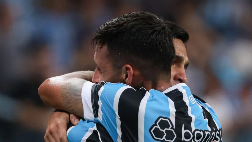 Foto: Maxi Franzoi/AGIF – Cristian Pavón e Cristaldo são mais dois jogadores em lista de saídas do Clube Gaúcho.