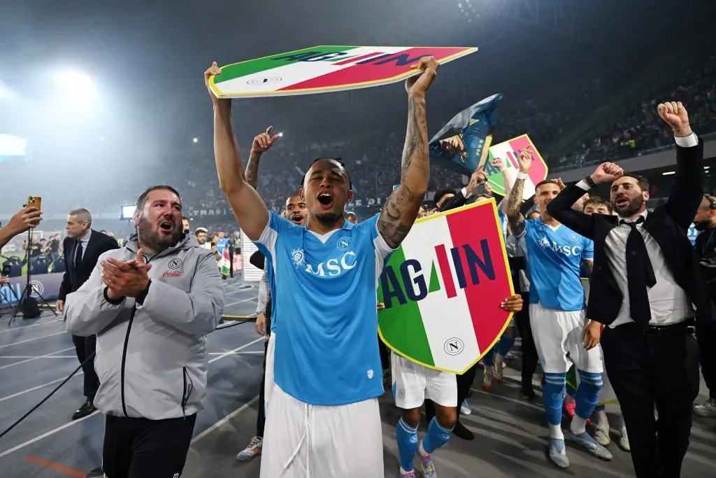 Noah Okafor comemora título do Campeonato Italiano pelo Napoli. Foto:Francesco Pecoraro/Getty Images.