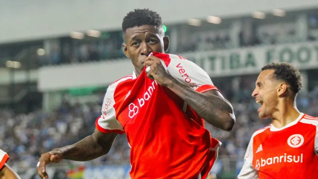 Vitão, jogador do Internacional