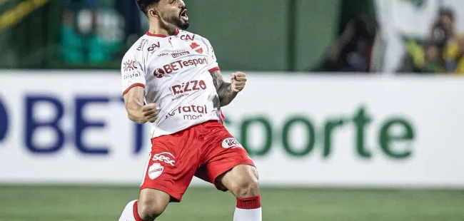 Alesson, destaque do Vila Nova na temporada 2024 comemora seu gol no Brasileirão. Foto: Reprodução redes sociais/99alesson