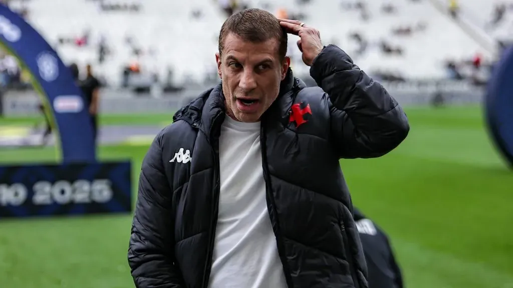 Pedrinho vê situação sendo exposta no Vasco – Foto: Fabio Giannelli/AGIF