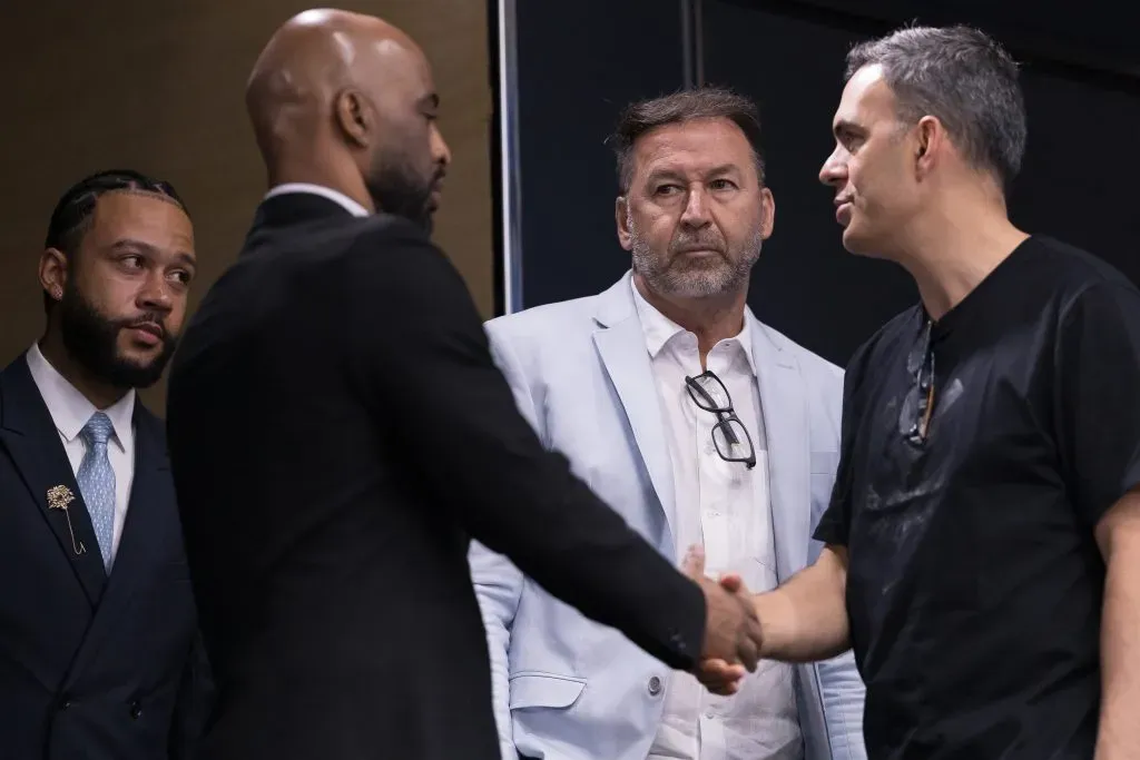 O presidente do Corinthians Augusto Melo durante apresentacao oficial de Memphis Depay como jogador do Corinthians em coletiva de imprensa realizada no Arena Corinthians. Foto: Ettore Chiereguini/AGIF