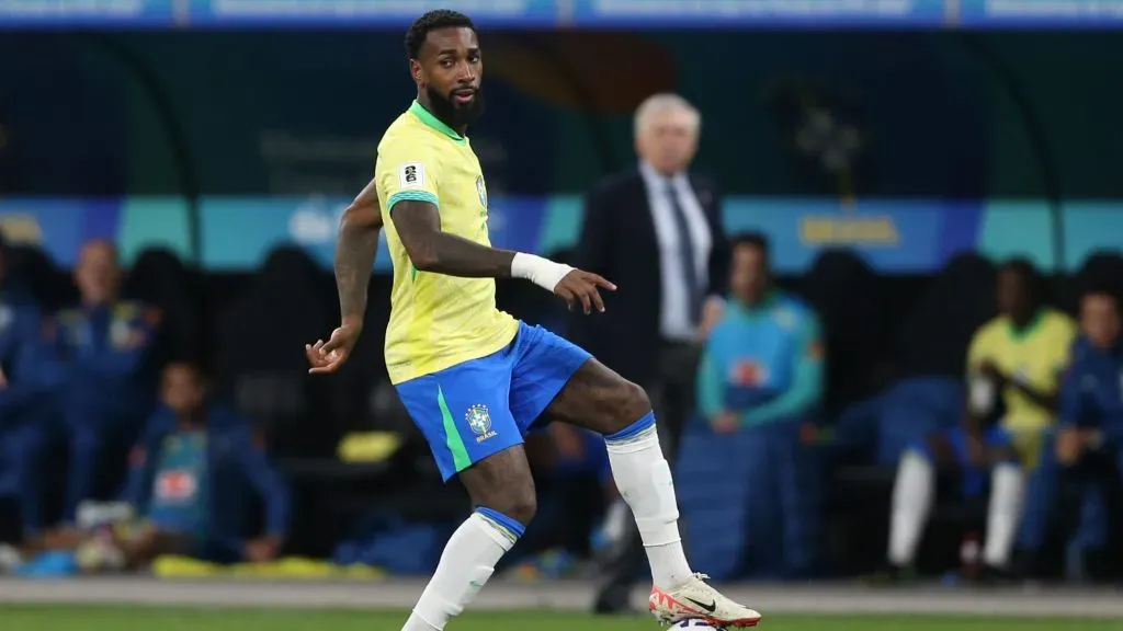 Gerson vive momento conturbado em futuro incerto no Flamengo – Foto: Marlon Costa/AGIF