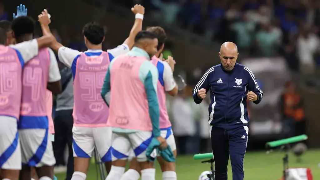 Jardim e os jogadores do Cruzeiro. Foto: Gilson Lobo/AGIF