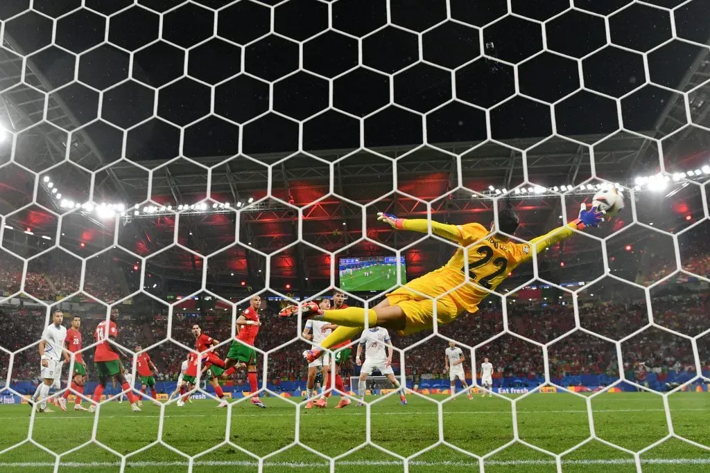 Diogo Costa em partida pela Seleção Portuguesa – (Photo by Dan Mullan/Getty Images)
