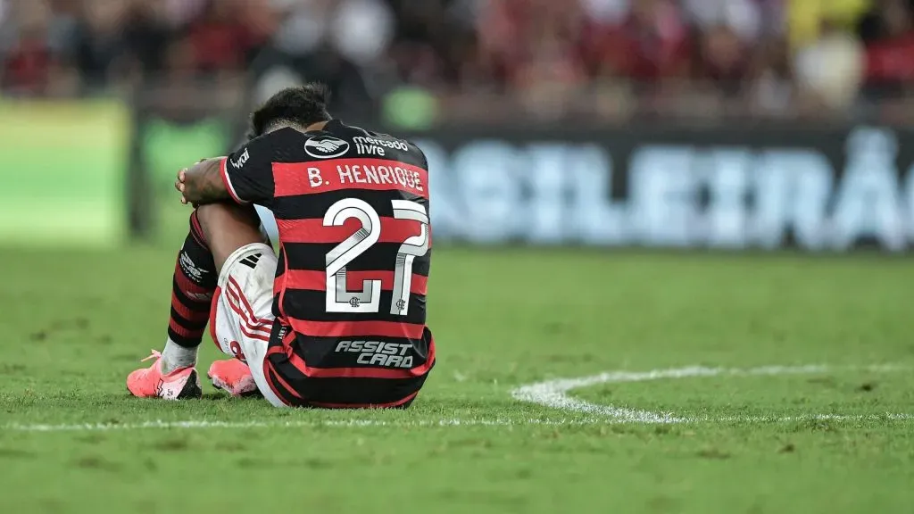 Bruno Henrique lamentando. Foto: Thiago Ribeiro/AGIF