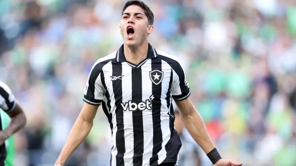 Jair marcou o primeiro gol do Botafogo no Super Mundial – Foto: Vítor Silva/BFR