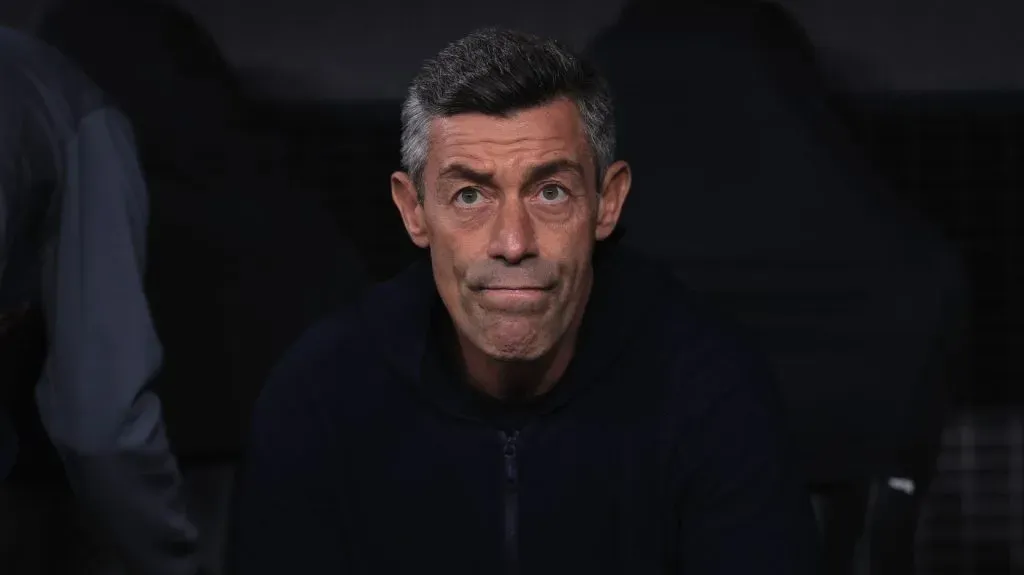 Santos ainda não fez acordo com Pedro Caixinha - Foto: Ettore Chiereguini/AGIF.