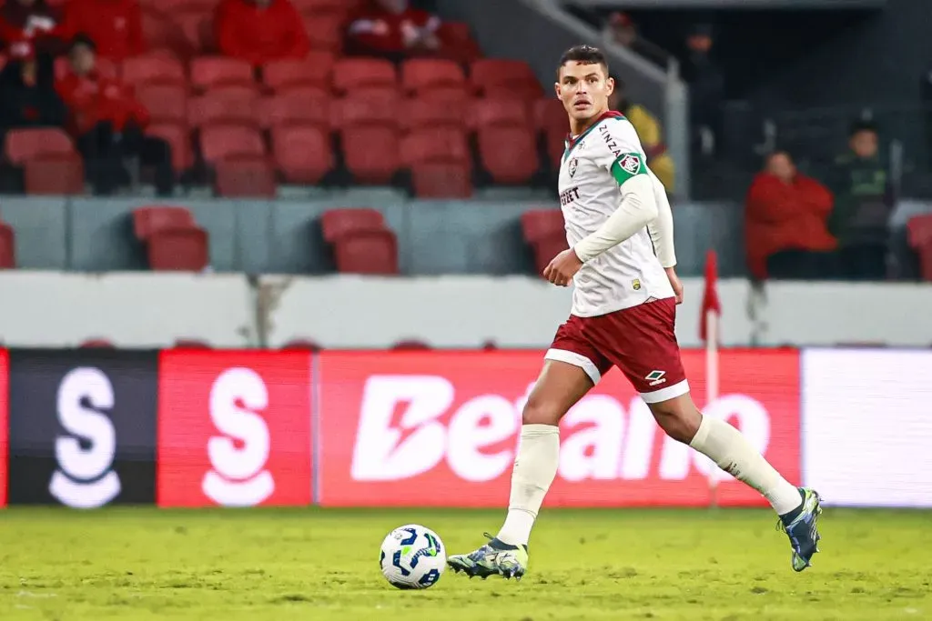 RS – PORTO ALEGRE – 01/06/2025 – BRASILEIRO A 2025, INTERNACIONAL X FLUMINENSE – Thiago Silva jogador do Fluminense durante partida contra o Internacional no estadio Beira-Rio pelo campeonato Brasileiro A 2025. Foto: Maxi Franzoi/AGIF