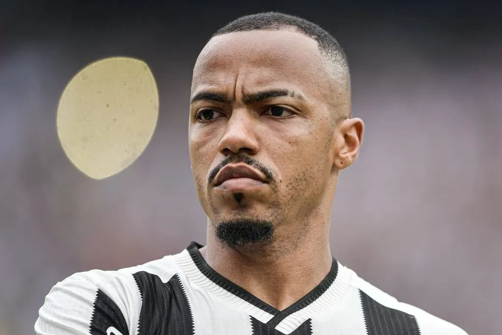 RJ – RIO DE JANEIRO – 08/12/2024 – BRASILEIRO A 2024, BOTAFOGO X SAO PAULO – Marlon Freitas jogador do Botafogo durante partida contra o Sao Paulo no estadio Engenhao pelo campeonato Brasileiro A 2024. Foto: Thiago Ribeiro/AGIF