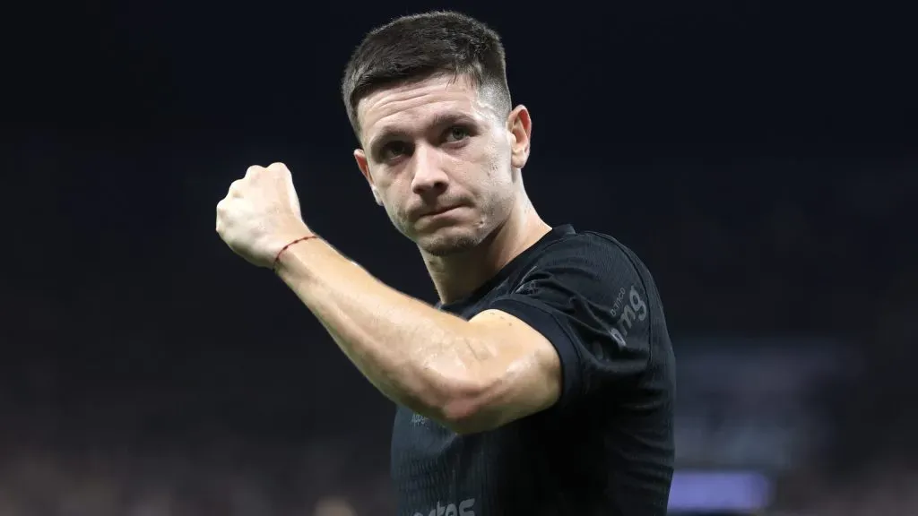 Rodrigo Garro entrou no radar do Flamengo para a temporada – Foto: Marcello Zambrana/AGIF