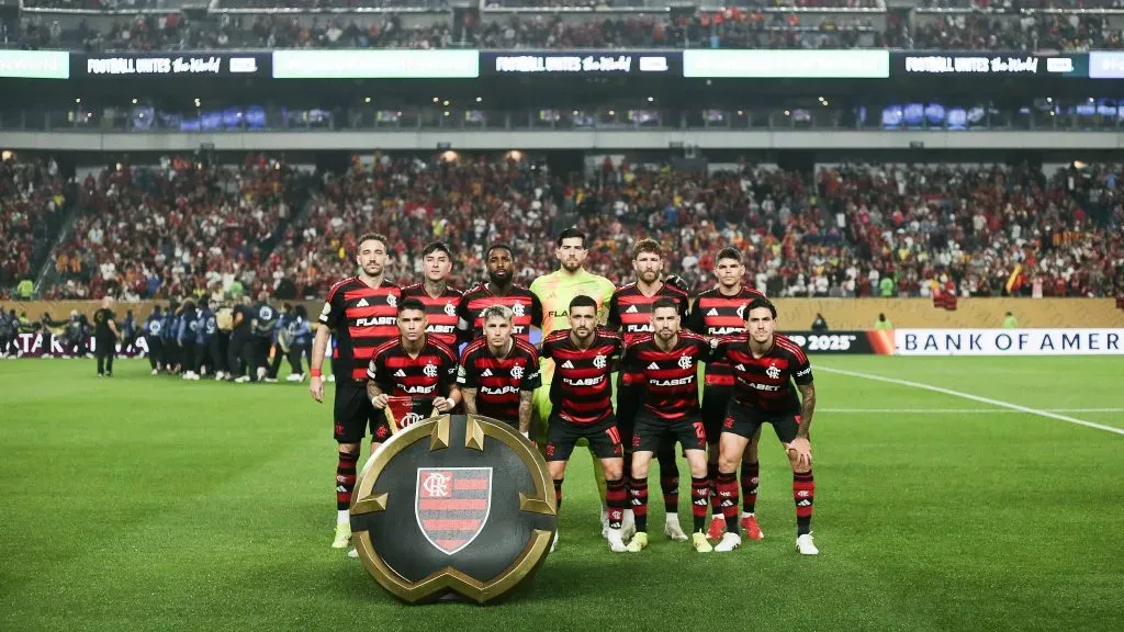 Jogadores titulares do Flamengo perfilados. Foto: Gilvan de Souza/Flamengo.