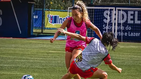 Jogadoras do Instituto 3B em treinamento