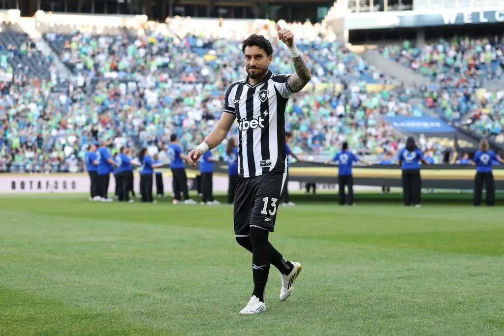 Alex Telles foi um dos jogadores destacados pela FIFA em publicação. Foto: Buda Mendes/Getty Images.