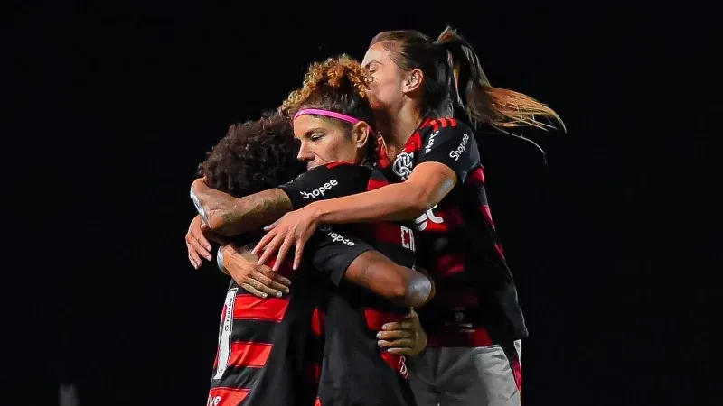 Atletas do Flamengo celebram gol no Brasileirão Feminino