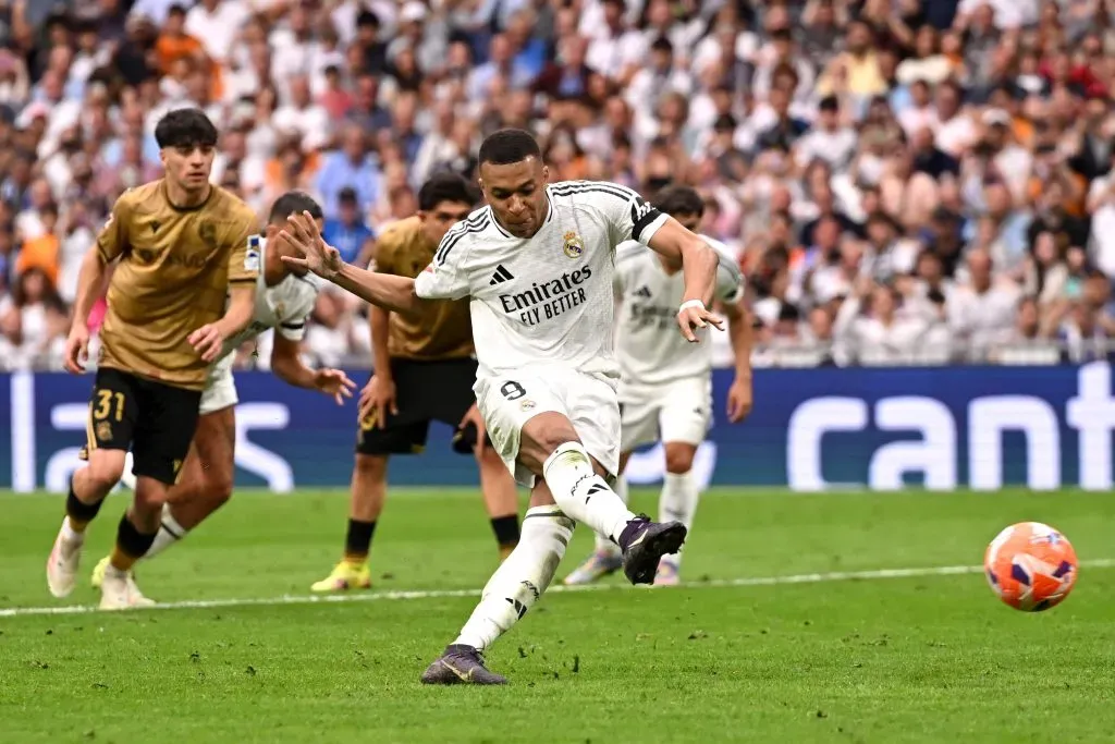 MADRID, SPAIN – MAY 24: Kylian Mbappe of Real Madrid scores his team’s first goal from the penalty spot during the LaLiga match between Real Madrid CF and Real Sociedad at Estadio Santiago Bernabeu on May 24, 2025 in Madrid, Spain. (Photo by Denis Doyle/Getty Images)