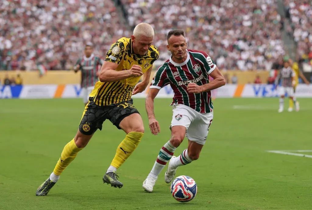 EAST RUTHERFORD, NEW JERSEY – JUNE 17: Julian Ryerson #26 of Borussia Dortmund controls the ball against Rene #6 of Fluminense FC during the FIFA Club World Cup 2025 group F match between Fluminense FC and Borussia Dortmund at MetLife Stadium on June 17, 2025 in East Rutherford, New Jersey. (Photo by Francois Nel/Getty Images)