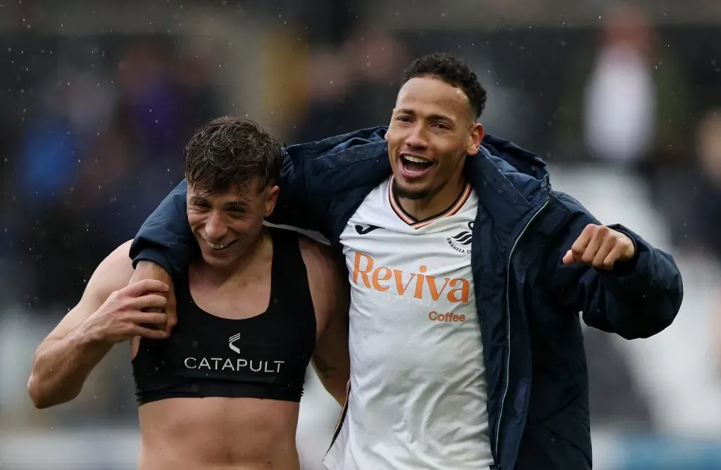 SWANSEA, WALES – APRIL 18: Ronald of Swansea City celebrates victory with teammate Goncalo Franco as they leave the field after Swansea City defeat Hull City during the Sky Bet Championship match between Swansea City AFC and Hull City AFC at Swansea.com Stadium on April 18, 2025 in Swansea, Wales. (Photo by Ryan Hiscott/Getty Images)