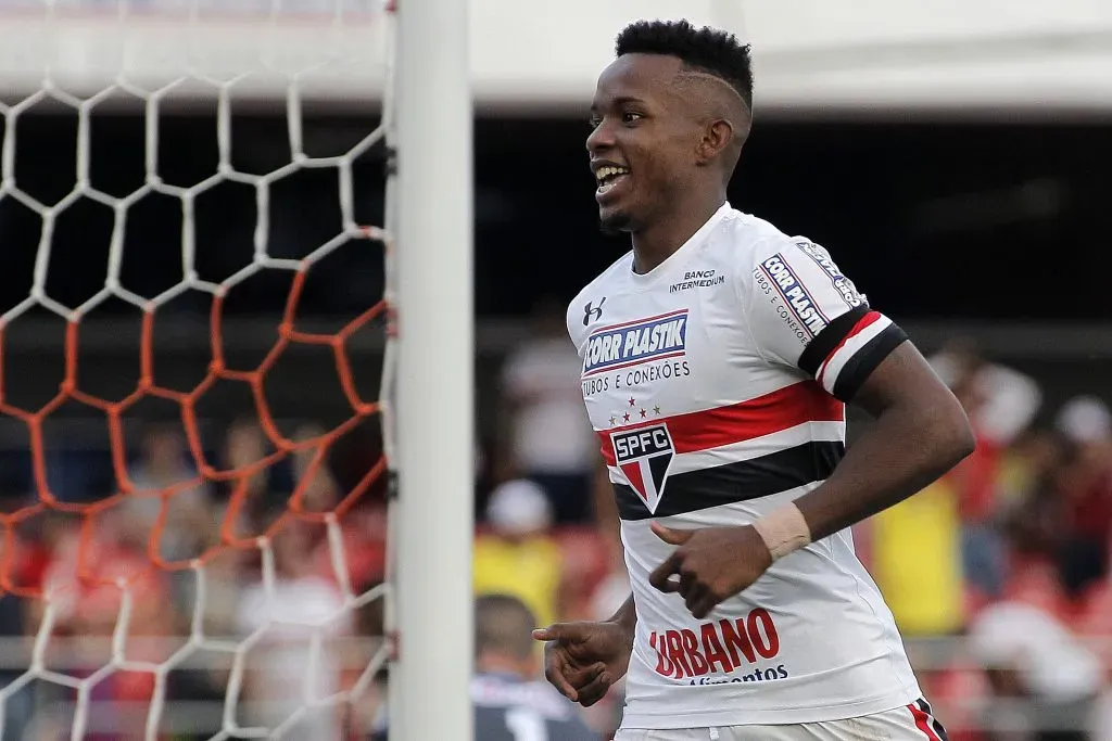 Thiago Mendes também já foi especulado no São Paulo - Foto: Daniel Vorley/AGIF.