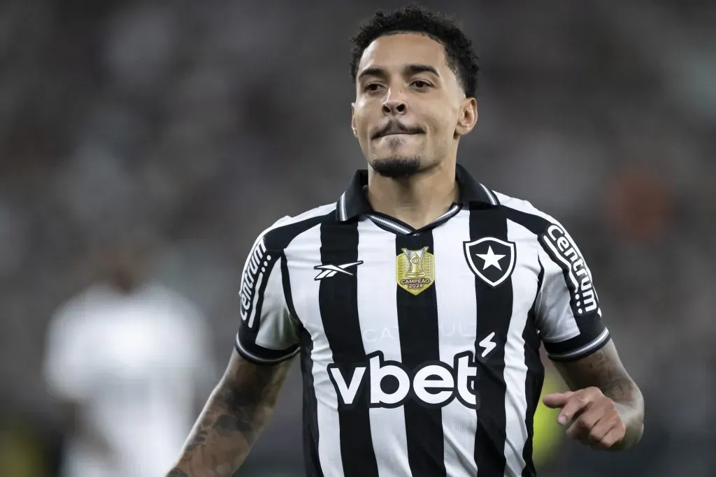 Gregore será ausência nas oitavas de final pelo Botafogo – Foto: Jorge Rodrigues/AGIF