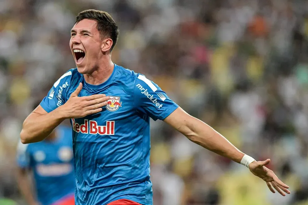 Com 23 anos, a joia uruguaia quer jogar mais e explorar o seu potencial decisivo seja no futebol nacional ou no exterior, mas parado ele não quer ficar. Foto: Foto: Thiago Ribeiro/AGIF