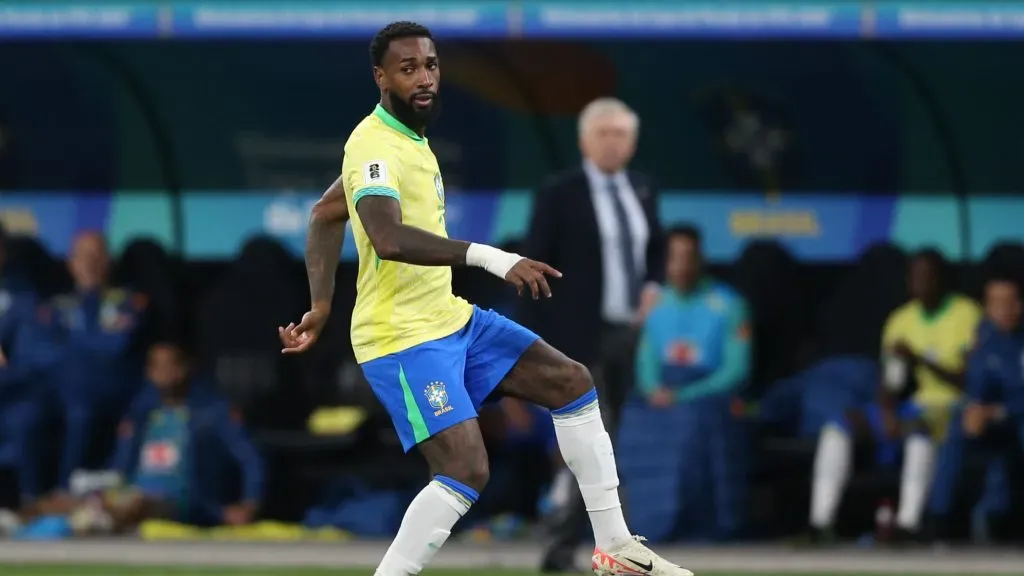 Gerson fica próximo de deixar o Flamengo após o Mundial – Foto: Marlon Costa/AGIF