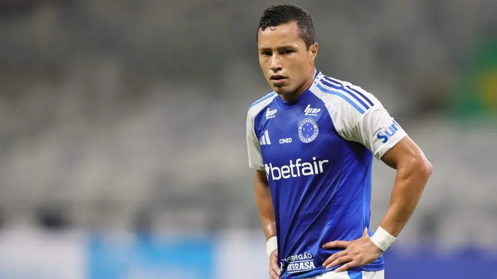 MG – BELO HORIZONTE – 09/04/2025 – COPA SUL-AMERICANA 2025, CRUZEIRO X MUSHUC RUNA – Marlon jogador do Cruzeiro lamenta derrota ao final da partida contra o Mushuc Runa no estadio Mineirao pelo campeonato Copa Sul-americana 2025. Foto: Gilson Lobo/AGIF