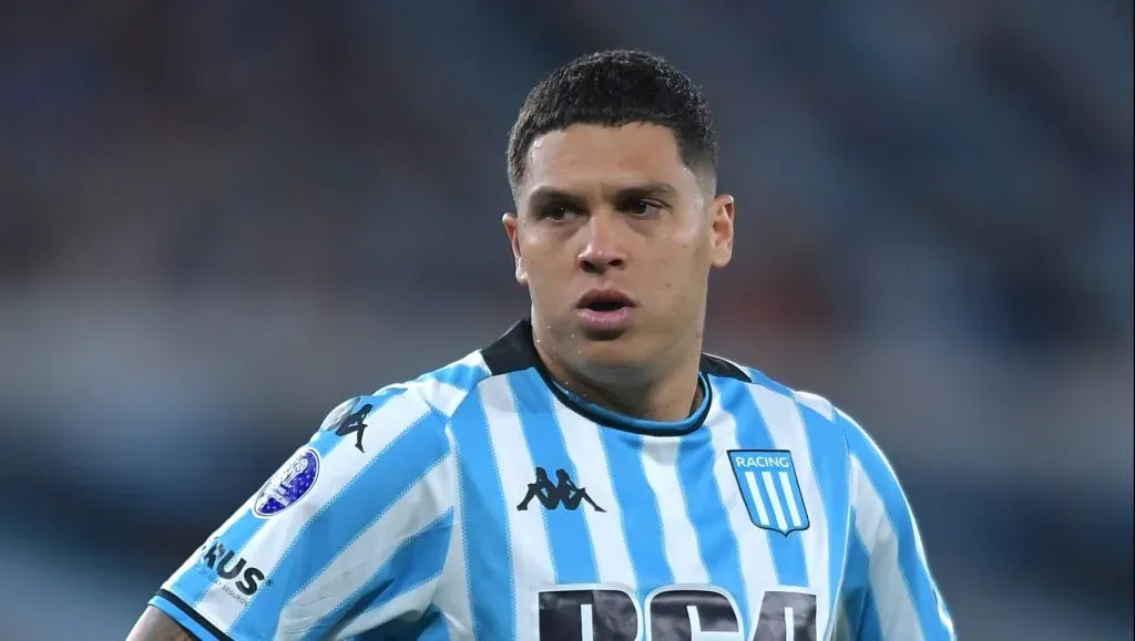 Em 2024, Quintero foi campeão da Sul-Americana com o Racing antes de ir para o América de Cali – Foto: Marcelo Endelli/Getty Images)