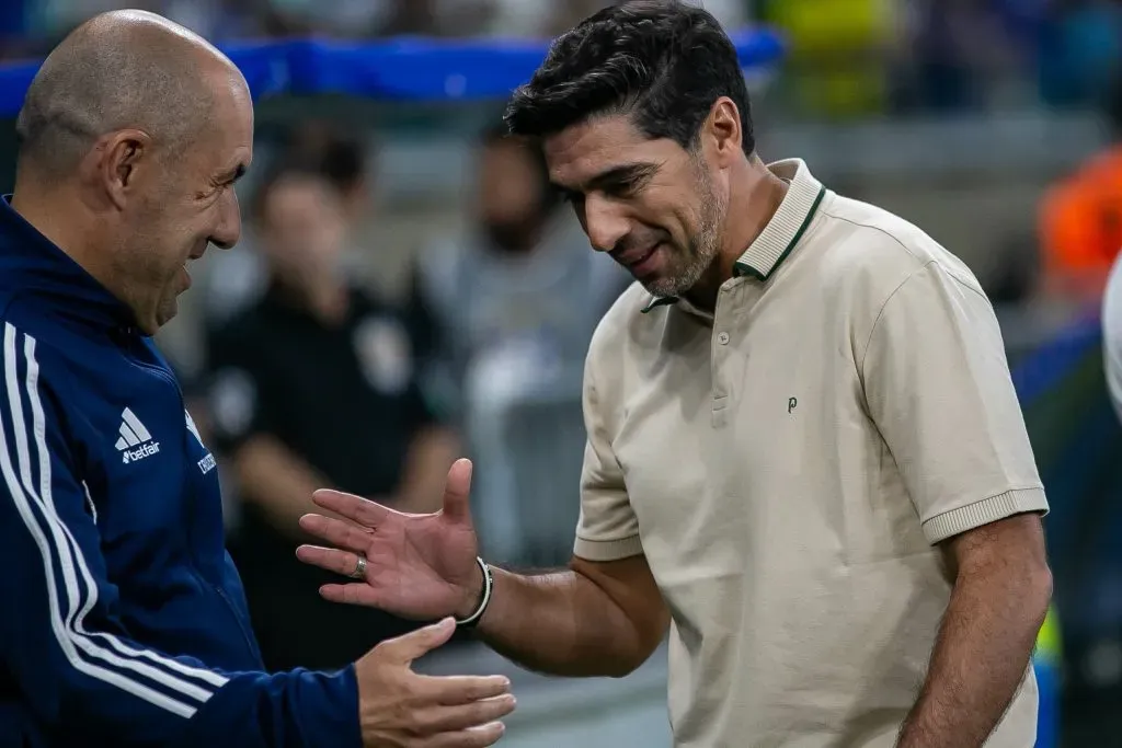 MG – BELO HORIZONTE – 01/06/2025 – BRASILEIRO A 2025, CRUZEIRO X PALMEIRAS – Abel Ferreira tecnico do Palmeiras durante partida contra o Cruzeiro no estadio Mineirao pelo campeonato Brasileiro A 2025. Foto: Fernando Moreno/AGIF