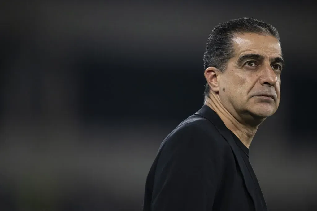 RJ – RIO DE JANEIRO – 04/06/2025 – BRASILEIRO A 2025, BOTAFOGO X CEARA – Renato Paiva tecnico do Botafogo durante partida contra o Ceara no estadio Engenhao pelo campeonato Brasileiro A 2025. Foto: Jorge Rodrigues/AGIF