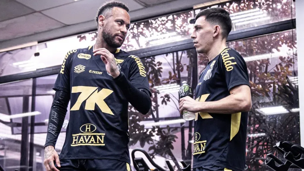 Neymar e Escobar durante treino. Foto: Raul Baretta/SFC