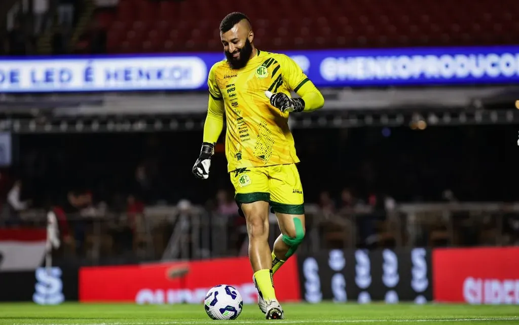 SP – SAO PAULO – 24/05/2025 – BRASILEIRO A 2025, SAO PAULO X MIRASSOL – Alex Muralha goleiro do Mirassol durante aquecimento antes da partida contra o Sao Paulo no estadio Morumbi pelo campeonato Brasileiro A 2025. Foto: Fabio Giannelli/AGIF