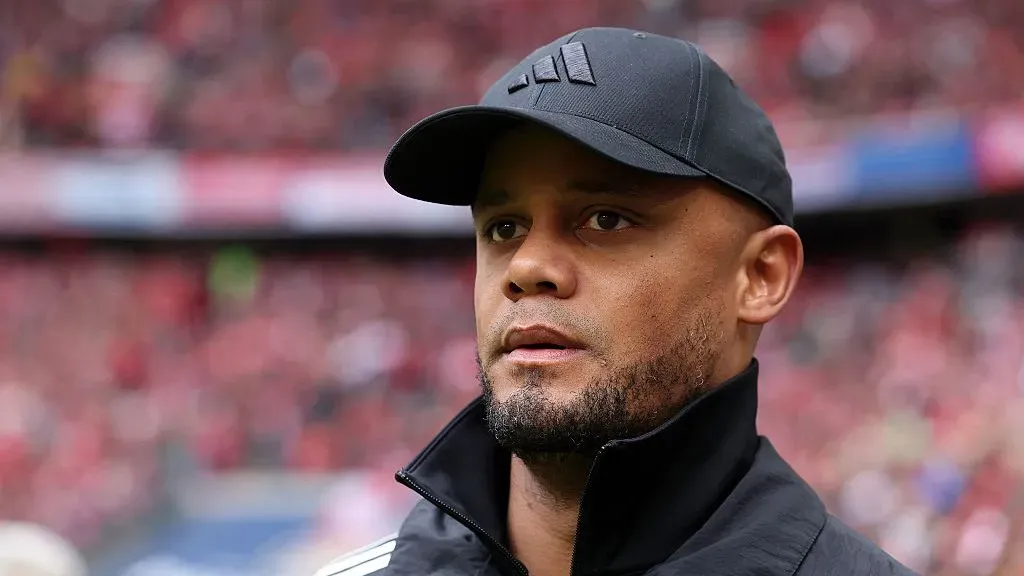 Kompany concedeu entrevista antes do jogo contra o PSG-FRA. Foto: Alexander Hassenstein/Getty Images.