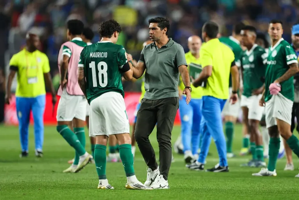 PHILADELPHIA, PENNSYLVANIA – JULY 04: Mauricio #18 of Palmeiras and Abel Ferreira, Head Coach of Palmeiras, talk after the team’s defeat in the FIFA Club World Cup 2025 quarter final match between SE Palmeiras and Chelsea FC at Lincoln Financial Field on July 04, 2025 in Philadelphia, Pennsylvania. (Photo by Francois Nel/Getty Images)