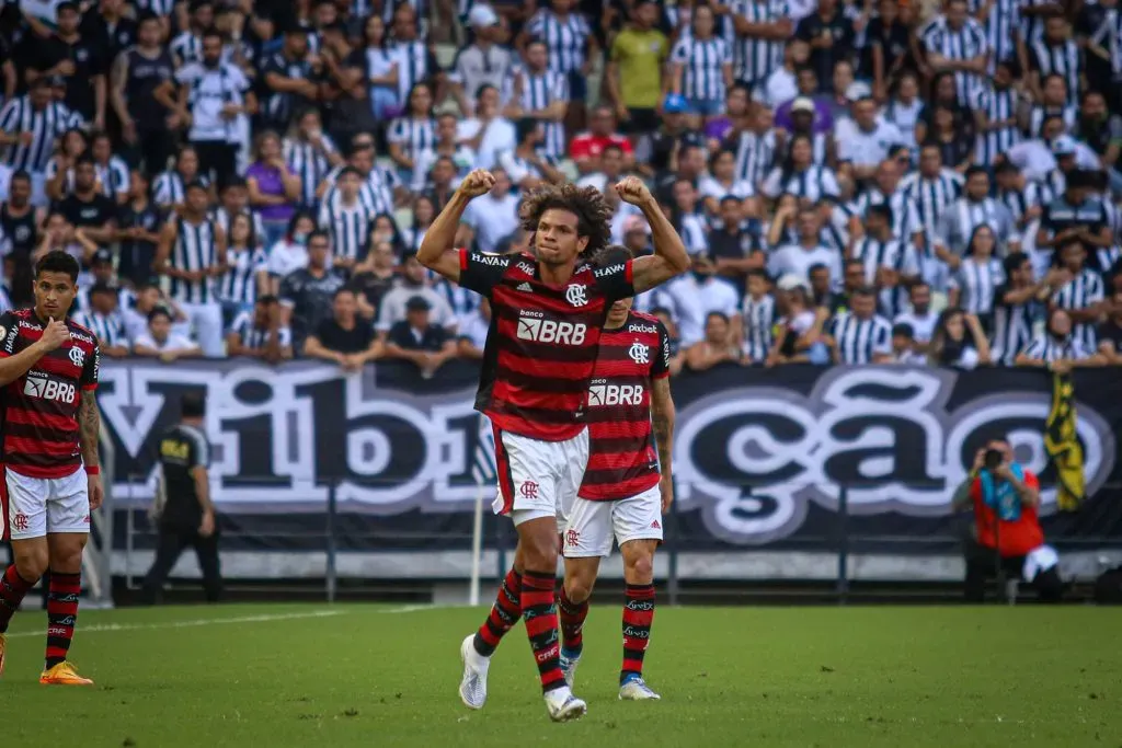 CE – Fortaleza – 14/05/2022 – BRASILEIRO A 2022, CEARA X FLAMENGO – William Arao jogador do Flamengo comemora seu gol durante partida contra o Ceara no estadio Arena Castelao pelo campeonato Brasileiro A 2022. Foto: Lucas Emanuel/AGIF