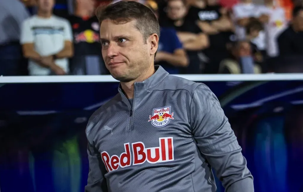 SP – BRAGANCA PAULISTA – 18/05/2025 – BRASILEIRO A 2025, BRAGANTINO X PALMEIRAS – Fernando Seabra tecnico do Bragantino durante partida contra o Palmeiras no estadio Cicero De Souza Marques pelo campeonato Brasileiro A 2025. Foto: Fabio Giannelli/AGIF