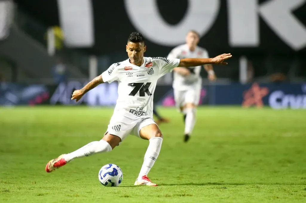 Aderlan em ação pelo Santos. Foto: Mauricio De Souza/AGIF