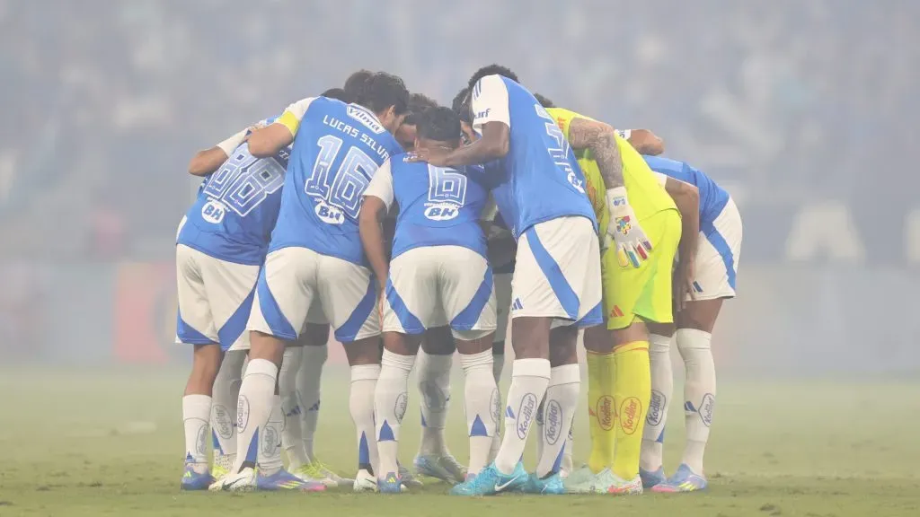 Jogadores da Raposa reunidos. Foto: Gilson Lobo/AGIF.
