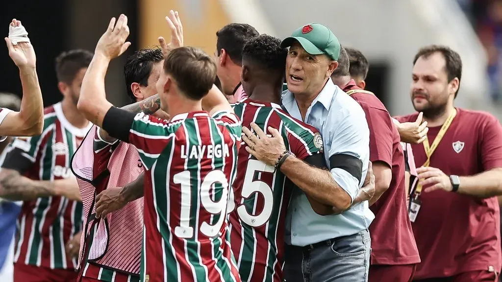 Atletas e comissão do Tricolor das Laranjeiras celebram classificação obtida no Mundial. Foto: Lucas Merçon/Fluminense.