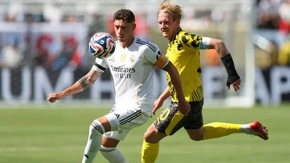 Valverde disputando lance. Foto: Francois Nel/Getty Images