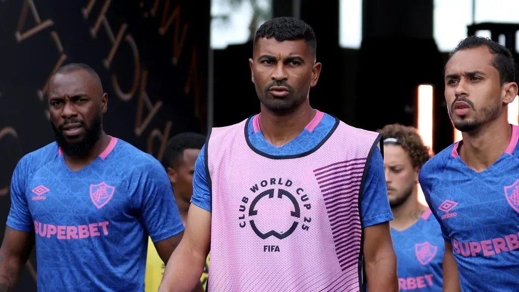 Foto: Megan Briggs/Getty Images – Thiago Santos foi muito criticado em derrota do Tricolor das Laranjeiras.