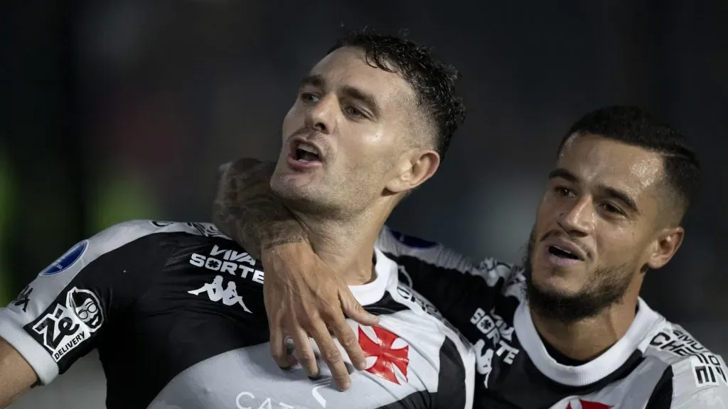 Jogadores celebram gol marcado pelo Vasco na temporada. Foto: Jorge Rodrigues/AGIF.